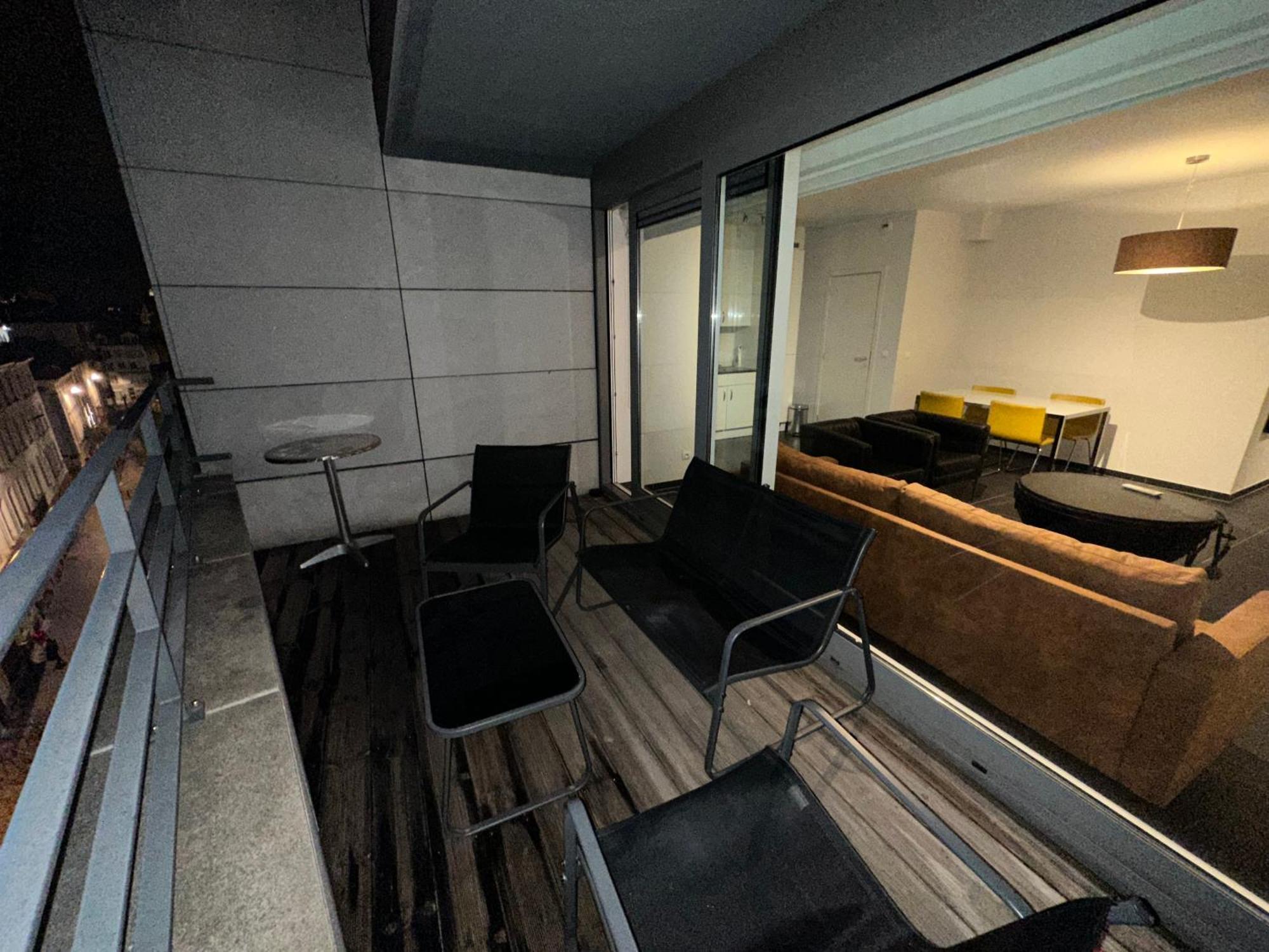 With Balcony In Center Appartement